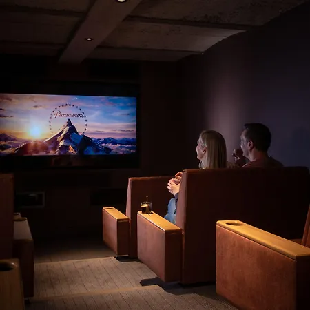 Отель Langdale Chase